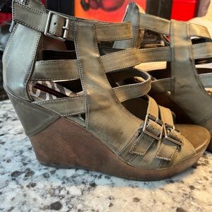 Material Girl M VULCAN Olive Strappy Wedge Sandals with Buckles